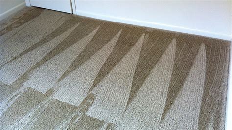 What is the best carpet to not show traffic patterns?
