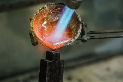 What is the best gas to melt silver?
