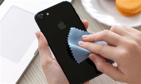 What is the best material to clean your phone screen?