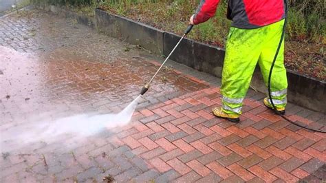 What is the best pressure washer cleaner for brick?