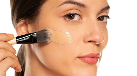 What is the best tool for applying liquid foundation?