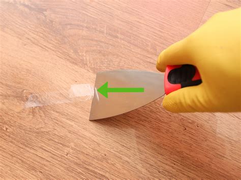 What is the best tool to remove laminate flooring?