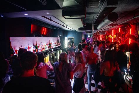What is the clubbing age in Toronto?
