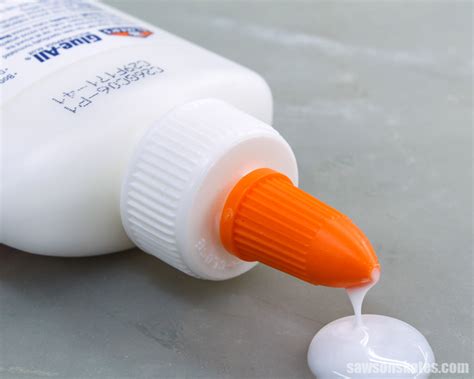 What is the difference between PVA and white glue?
