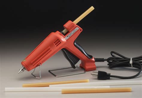 What is the difference between a glue gun and a hot glue gun?