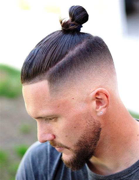 What is the difference between a man bun and a top knot?