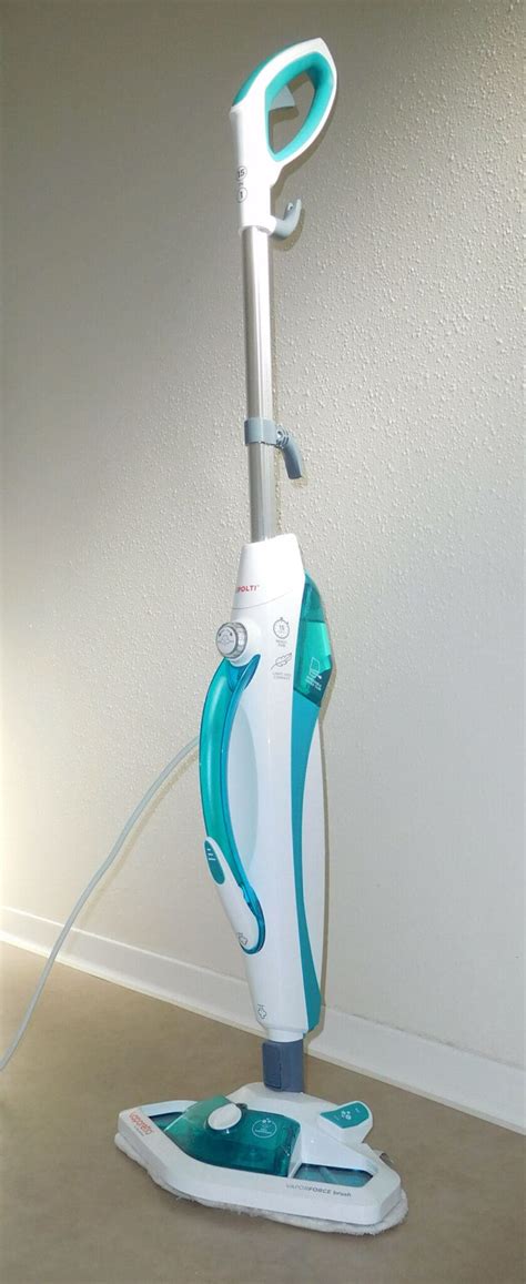 What is the difference between a steam mop and a spray mop?