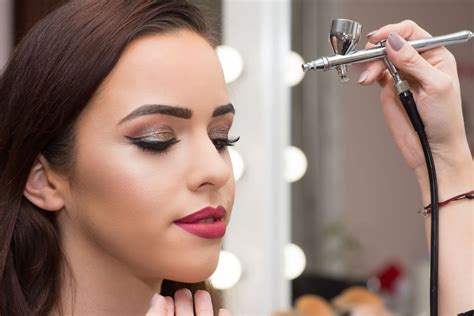 What is the difference between airbrush and signature makeup?