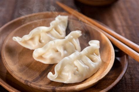 What is the difference between bao and Jiaozi?