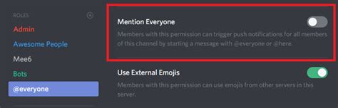 What is the difference between everyone and here on Discord?