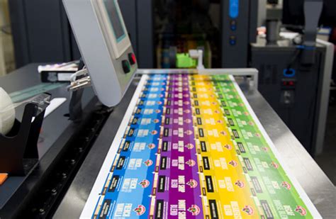 What is the difference between flexo and digital printing?