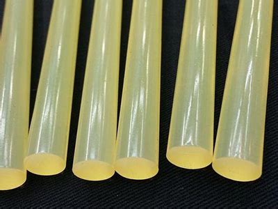What is the difference between yellow and black hot glue sticks?