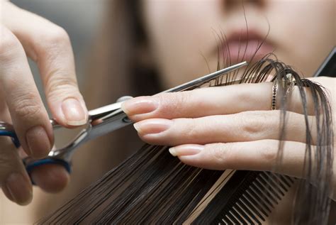 What is the dry hair cutting technique?