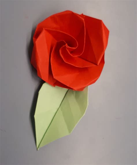 What is the easiest origami flower to make?