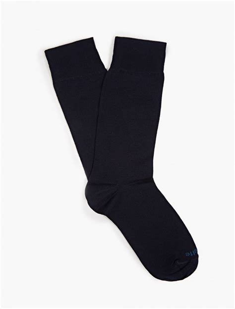 What is the etiquette for black socks?