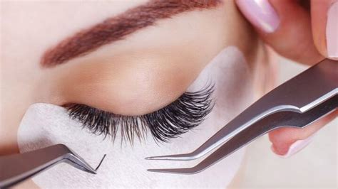 What is the eyelash extension market trends?
