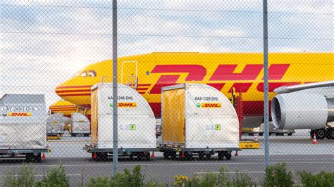 What is the fastest DHL international shipping?