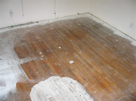 What is the floor under carpet called?