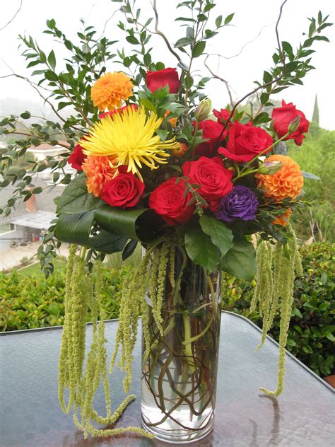 What is the importance of colour combination in floral arrangement?