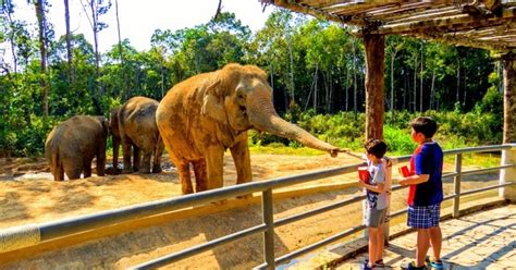 What is the largest wildlife zoo?