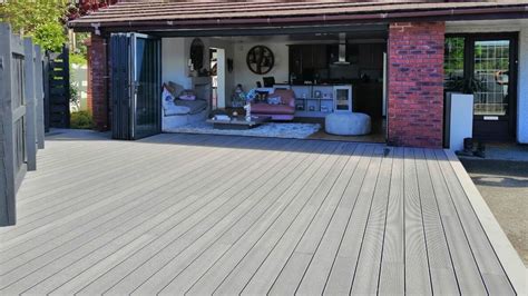 What is the life expectancy of plastic decking?