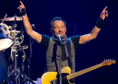 What is the longest Bruce Springsteen concert ever?