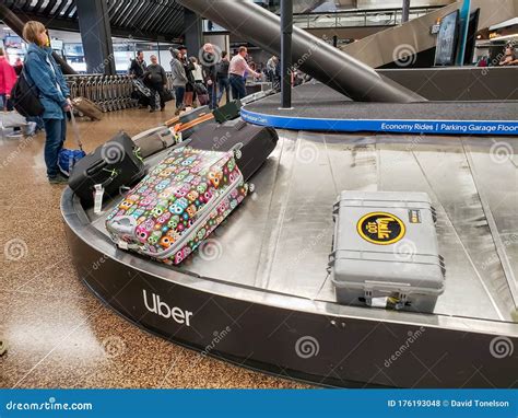 What is the meaning of baggage claim?