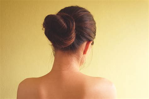 What is the meaning of chignon in English?
