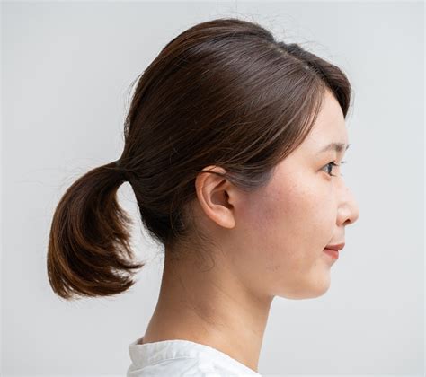 What is the messy ponytail for a round face shape?