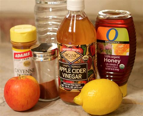 What is the mixture for apple cider vinegar spray?