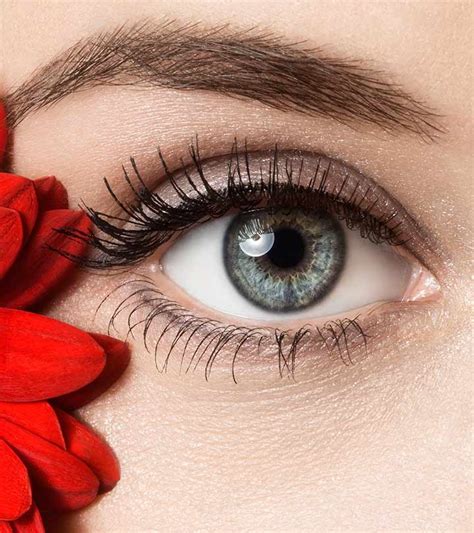 What is the most attractive eye look?