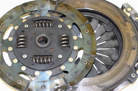 What is the most common defect of clutch?