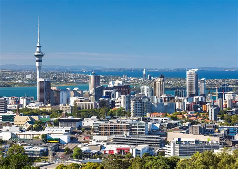 What is the sister city of Auckland?