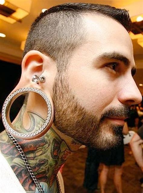 What is the smell of stretched ears?