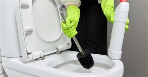 What is the strongest stuff to clean a toilet?