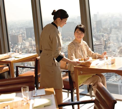 What is the tipping culture in Tokyo?