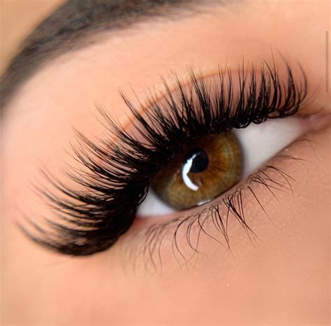 What is the trend in lash extension in 2024?