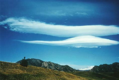 What is the wind speed of a lenticular cloud?