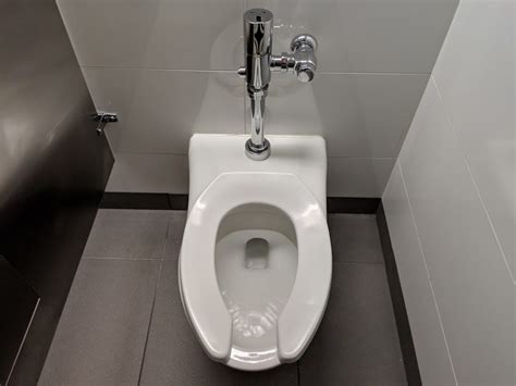 What is toilet called in USA?