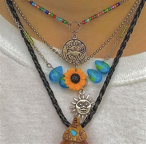What kind of necklaces were popular in the 70s?