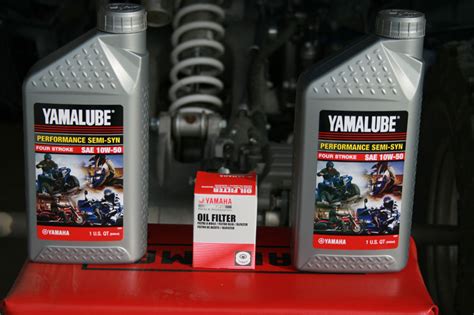 What kind of oil does a Yamaha 700 take?