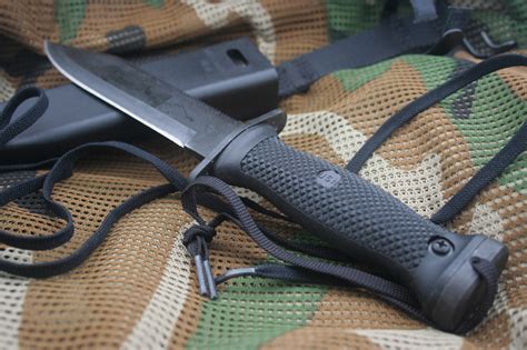 What knife do Navy Seals use?