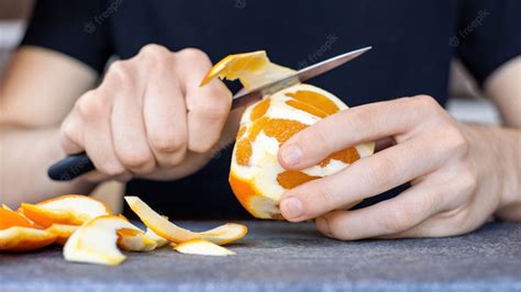 What knife is best for peeling oranges?