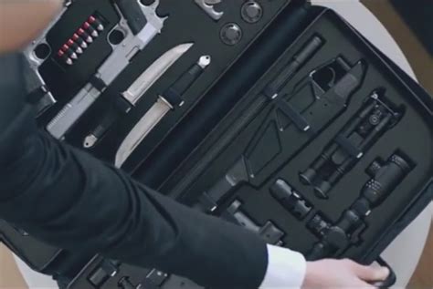 What knife is used in Hitman Agent 47?