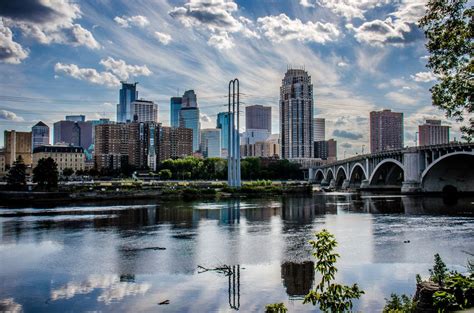 What made Minneapolis a big city?