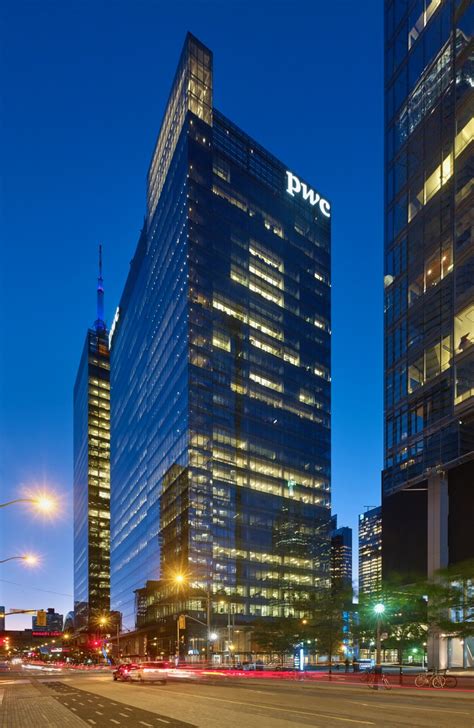What makes Toronto a financial center?