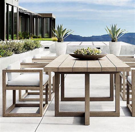 What makes a good outdoor table?