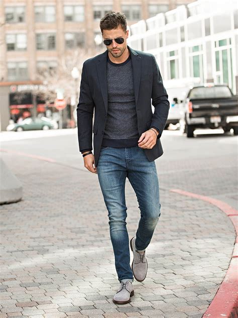 What makes an outfit smart casual?