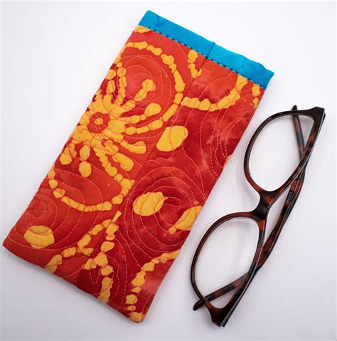 What material is used for glasses cloth?