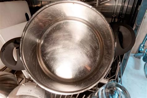 What metal Cannot go in dishwasher?